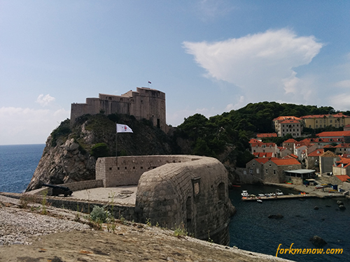 Tyrion and Varys - Source: forkmenow